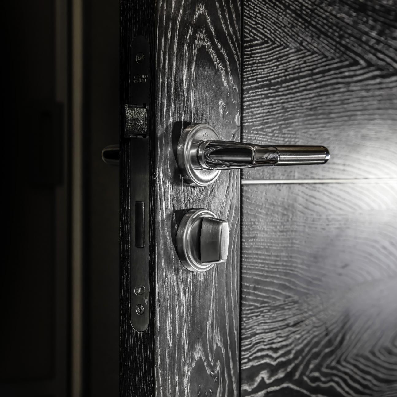 Serrure bec de cane à condamnation pour porte de WC 